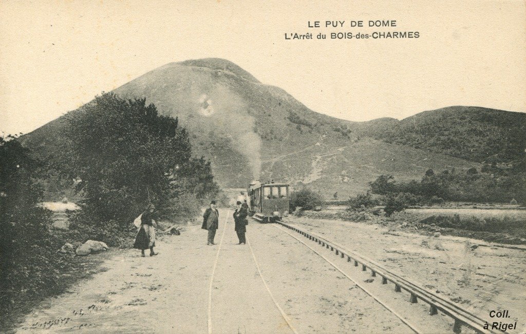 63-Le-Puy-de-Dome-L-Arret-du-Bois-des-Charmes.jpg