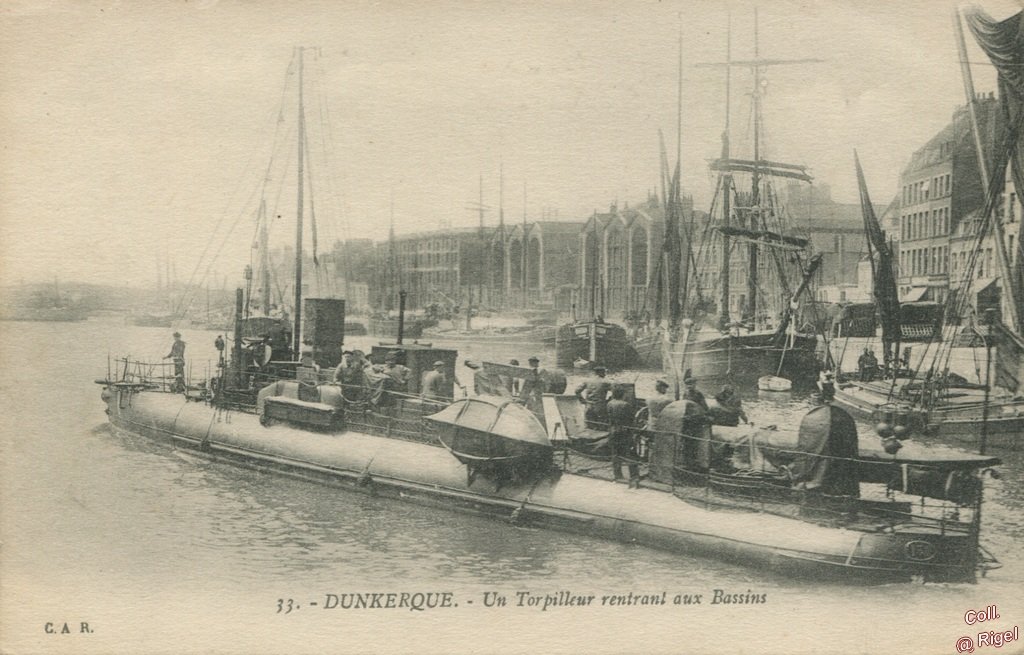 59-Dunkerque-Un-Torpilleur-rentrant-aux-Bassins-13-CAR.jpg