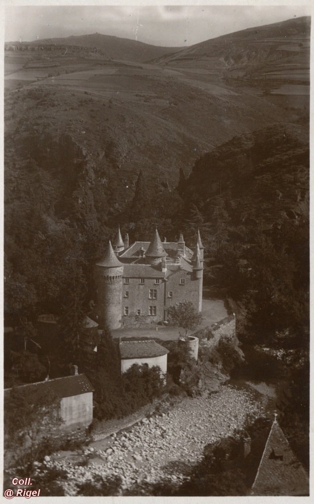 48-Altier-Lozere-Le-Chateau-du-Champs-Coll-Doladille-Phot-Combier.jpg