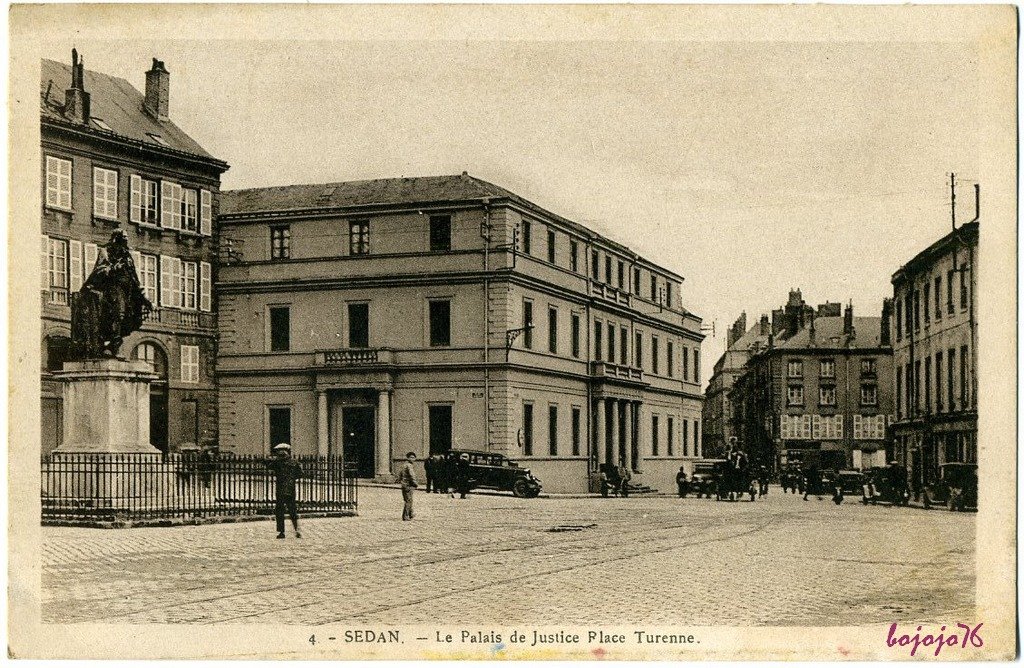 08-Sedan-place de Turenne.jpg