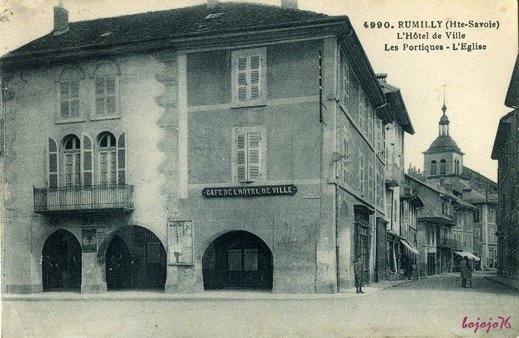 74-Rumilly-Place de l'Hôtel de ville.jpg