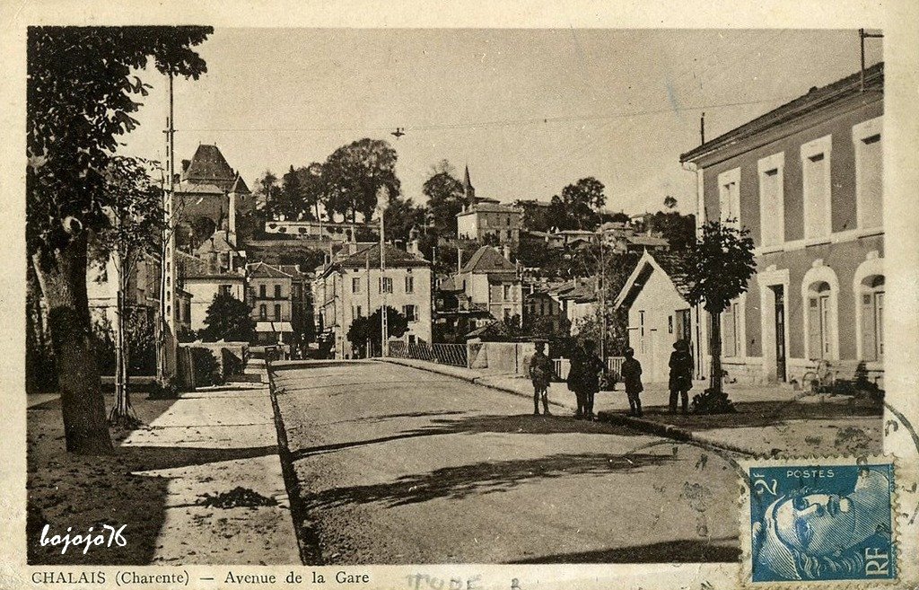 16-Chalais-Avenue de la Gare.jpg