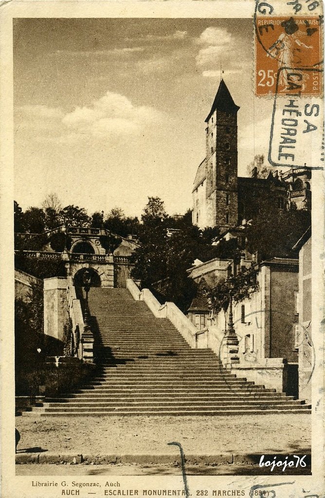 32-Auch-Escalier Monumental.jpg