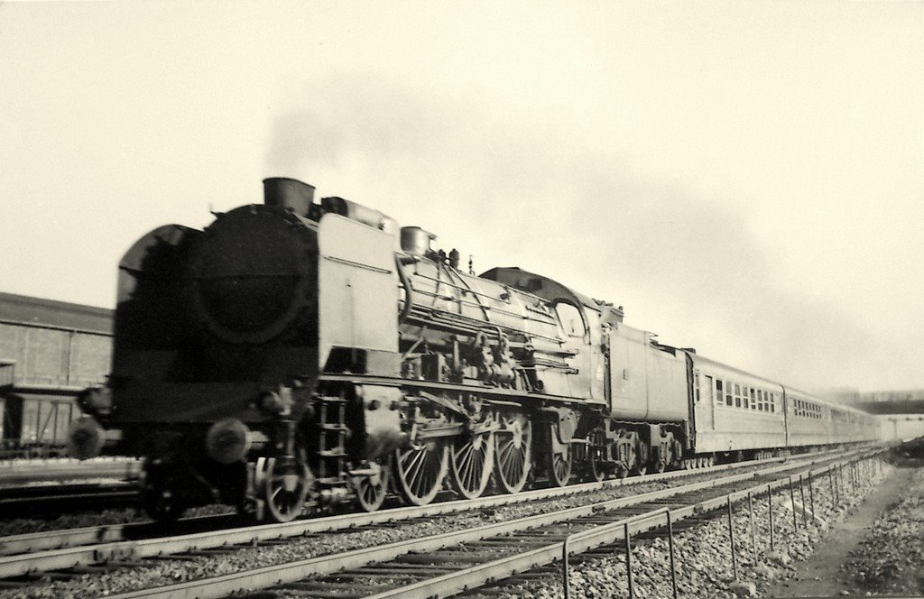 Loco SNCF train Paris-Strasbourg.jpg