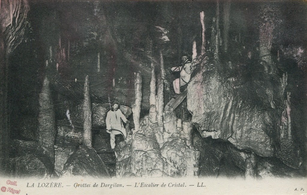 48-Meyrueis-Grotte-Dargilan-L-Escalier-de-Christal.jpg