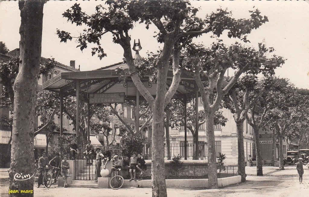 Les Arcs-sur-Argens - Le Kiosque Offenbach (1954).jpg
