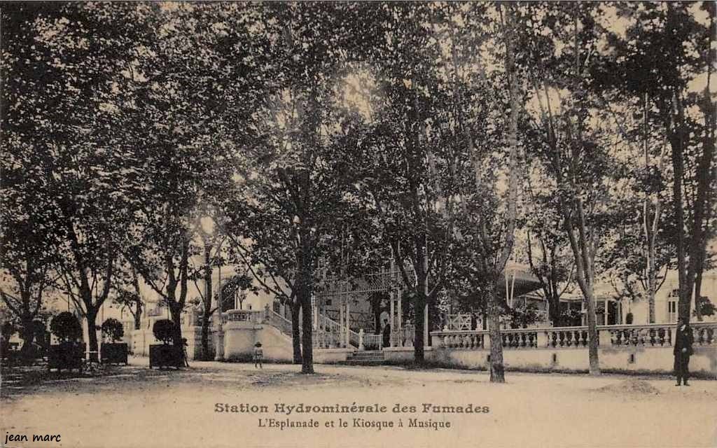 Les Fumades-les-Bains - L'Esplanade et le Kiosque à Musique.jpg