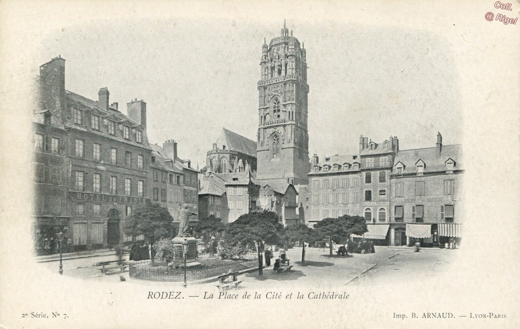 12-Rodez-Place-de-la-Cite-Verso-Roquefort.jpg