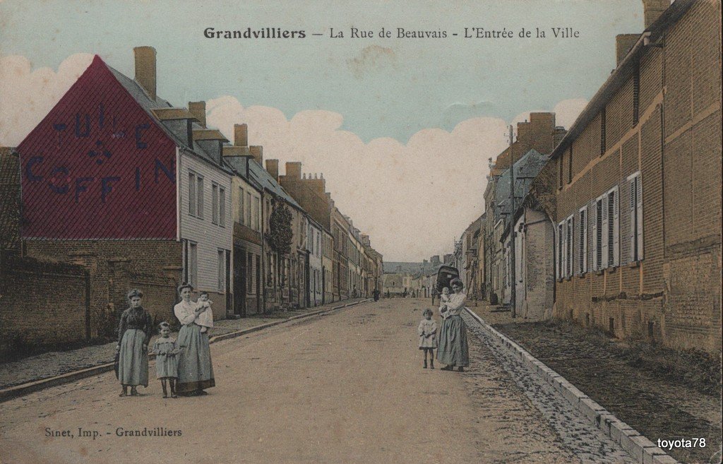 GRANDVILLIERS-Rue de Beauvais.jpg