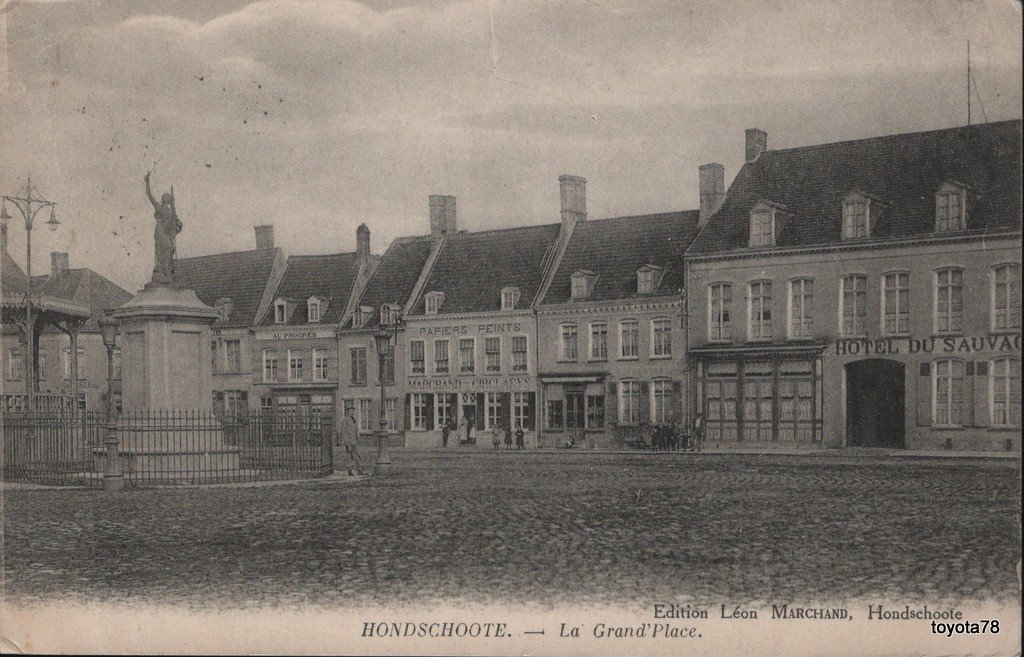 HONDSCHOOTE-La grand Place.jpg