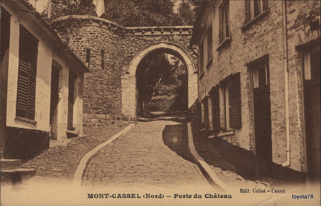 MONT-CASSEL-Porte du Château.jpg
