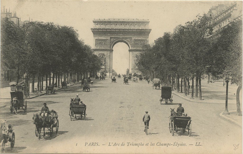 Z - 1 - L'Arc de Triomphe et les Champs-Elysées (vue 2).jpg