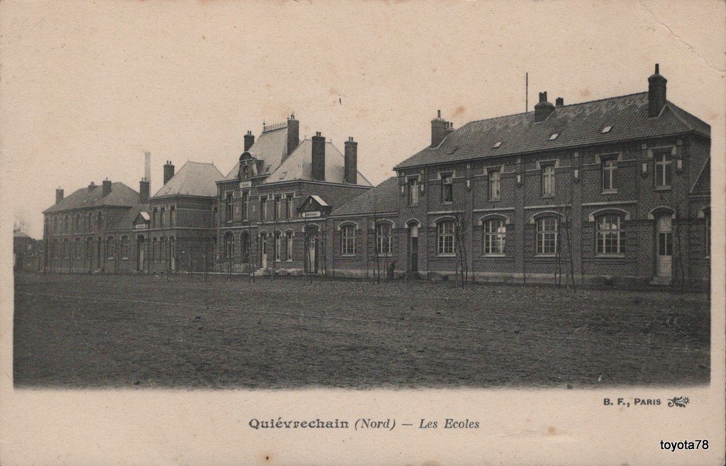 QUIEVRECHAIN-Les Ecoles.jpg