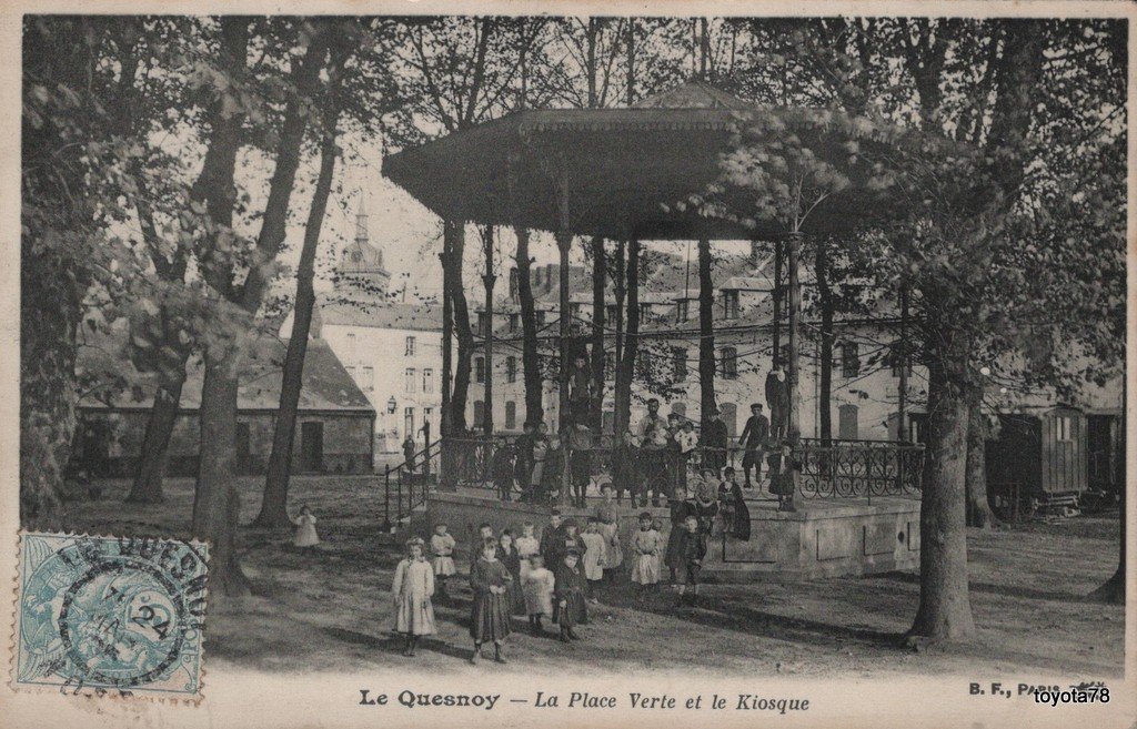 LE QUESNOY-La Place verte et le Kiosque.jpg