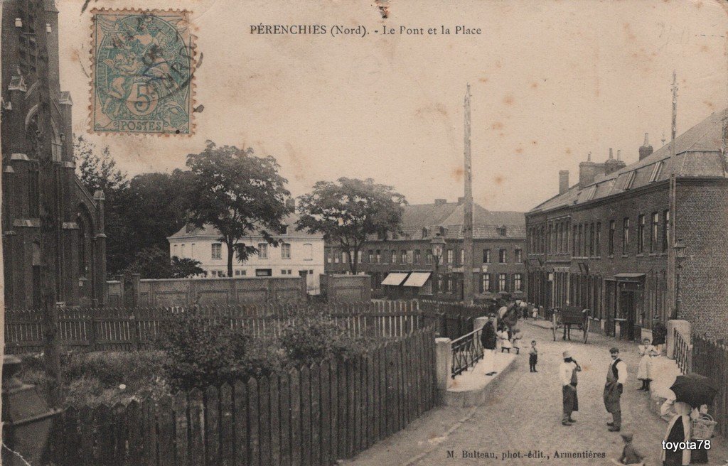 PÉRENCHIES-Le Pont et la Place.jpg