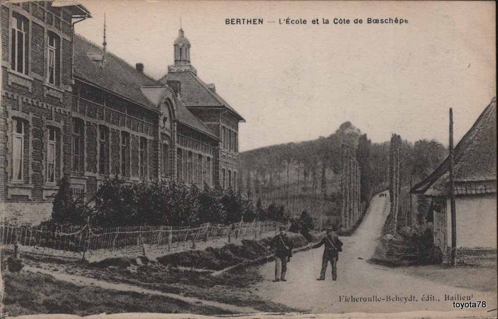 BERTHEN-L'ecole et Côte de Boeschepe.jpg