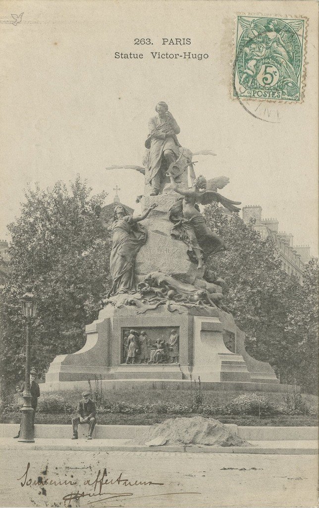 Z - Inconnu - PARIS 263 - Statue Victor-Hugo.jpg