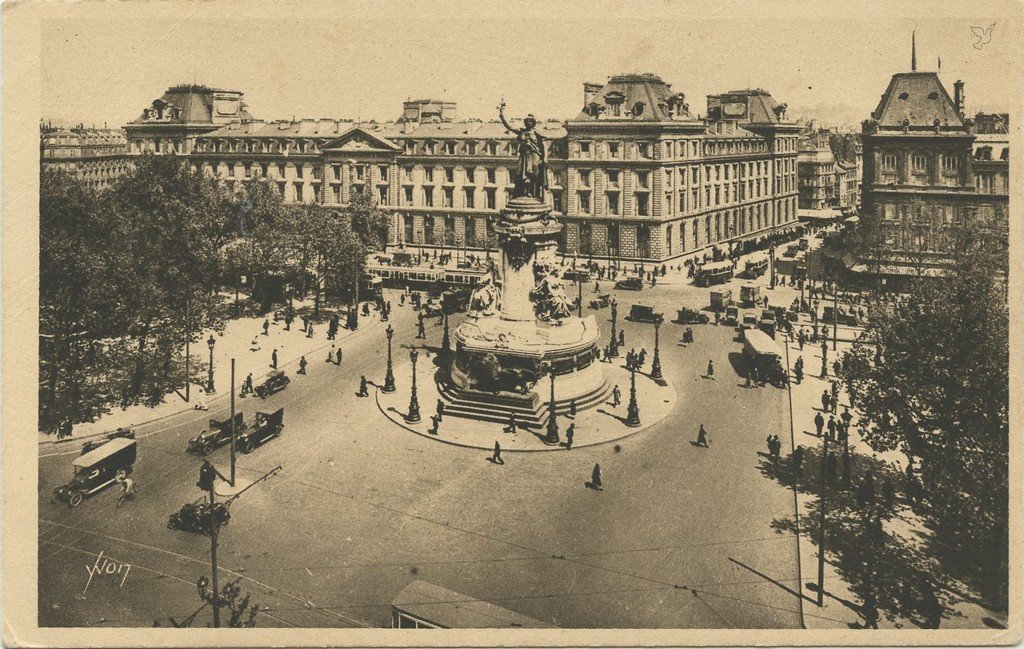 Z - REPUBLIQUE - Yvon 309 vue 2 Place de la Republique - Republic Square.jpg