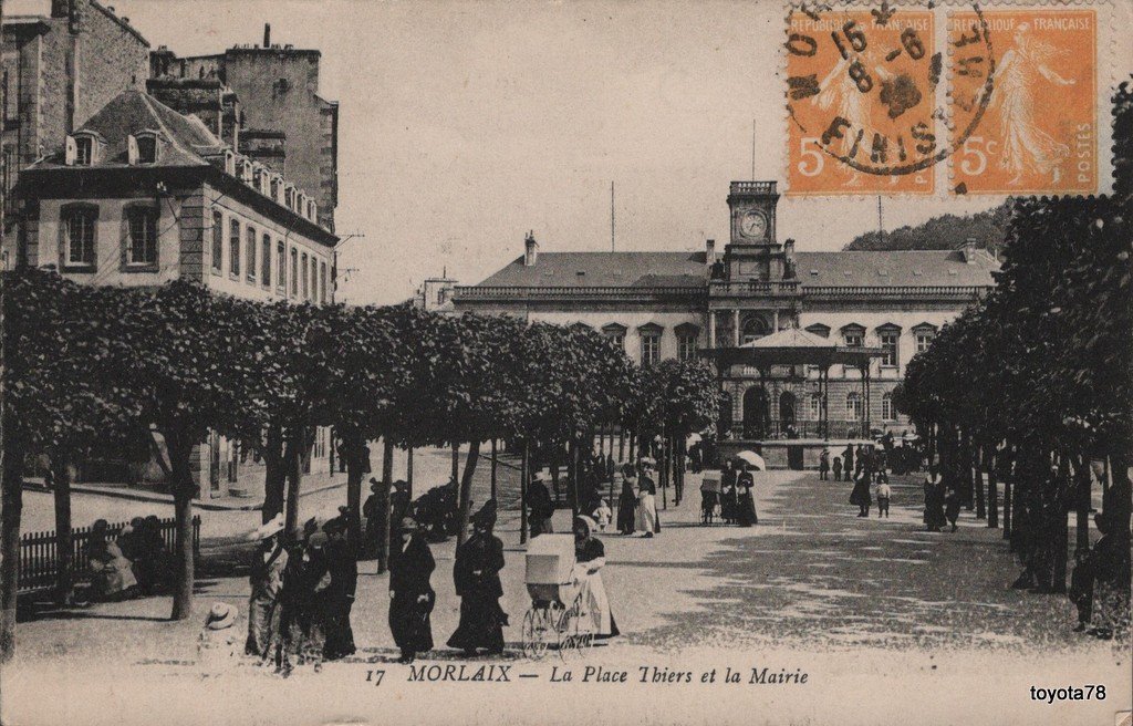 Morlaix-place thiers et mairie.jpg