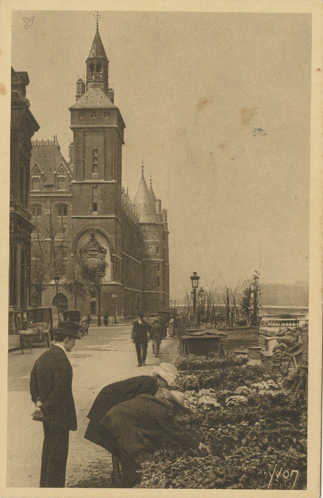 Z - Yvon 22 - vue 2 - Marché aux fleurs - Quai de l'Horloge.jpg