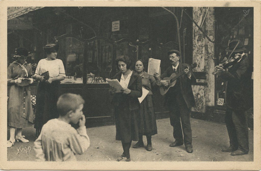 Z - Yvon - 10 - PARIS en flanant - Les chanteurs de rue.jpg