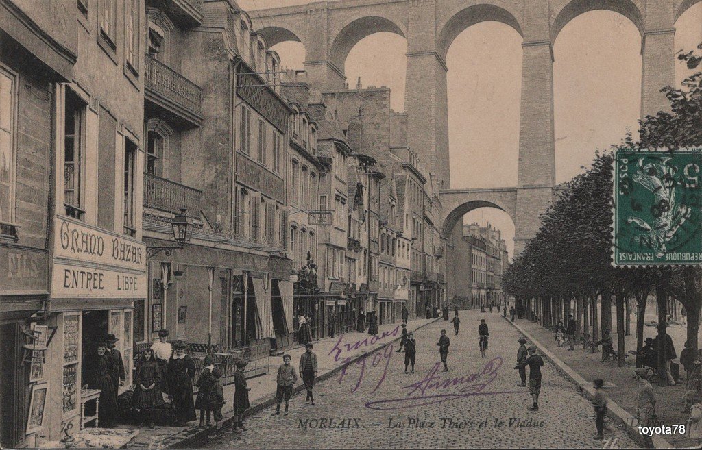 Morlaix-place Thiers et viaduc.jpg