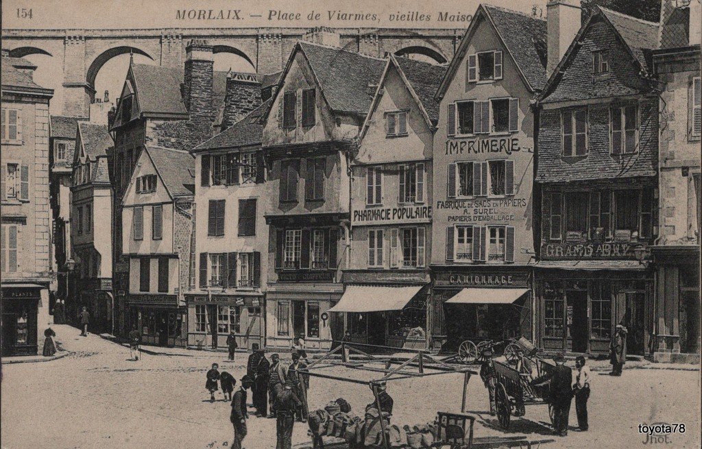 Morlaix-Place de Viarmes vieilles maisons.jpg