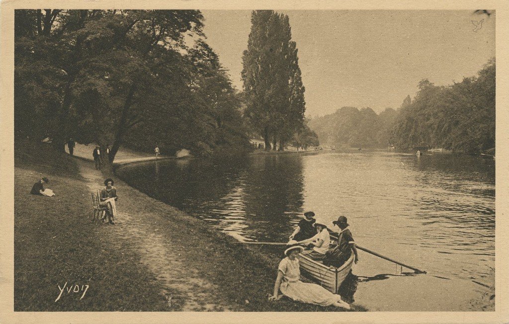 Z - YVON 153 - Le Lac du Bois de Boulogne.jpg