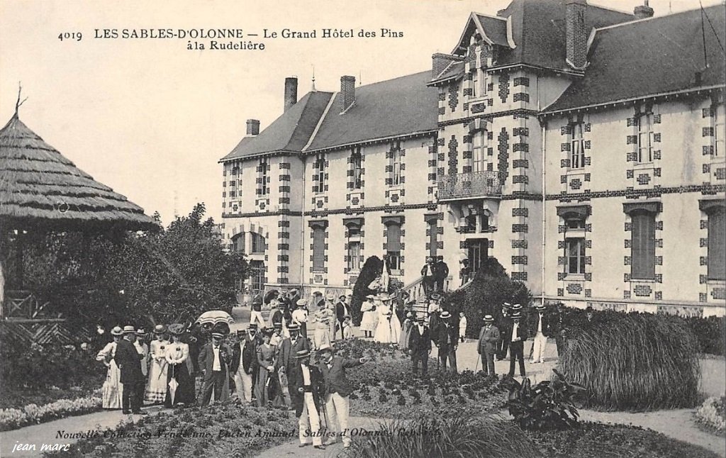 Les Sables-d'Olonne - Le Grand Hôtel des Pins à la Rudelière.jpg