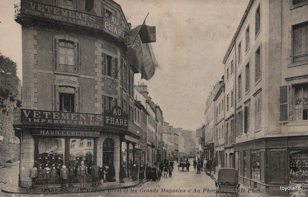 Morlaix-rue de Brest et magasin  au phare.jpg