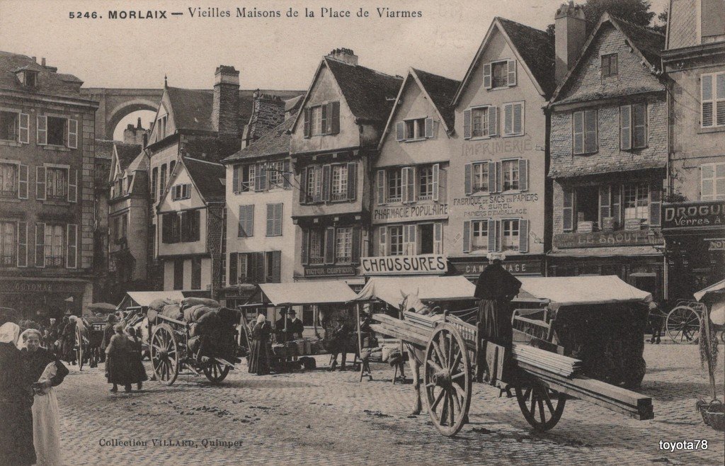 Morlaix-Vieilles maisons place de Viarmes.jpg