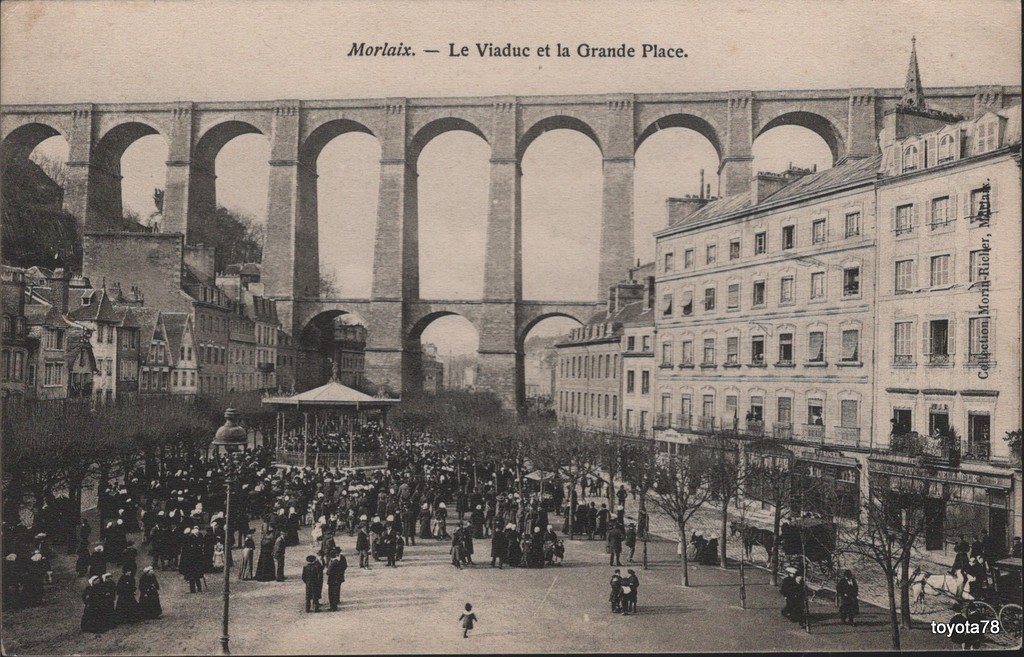 Morlaix-Le viaduc et la Grande Place.jpg