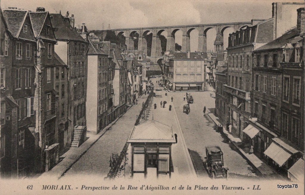 Morlaix-Rue d'Aiguillon et place des Viarmes.jpg