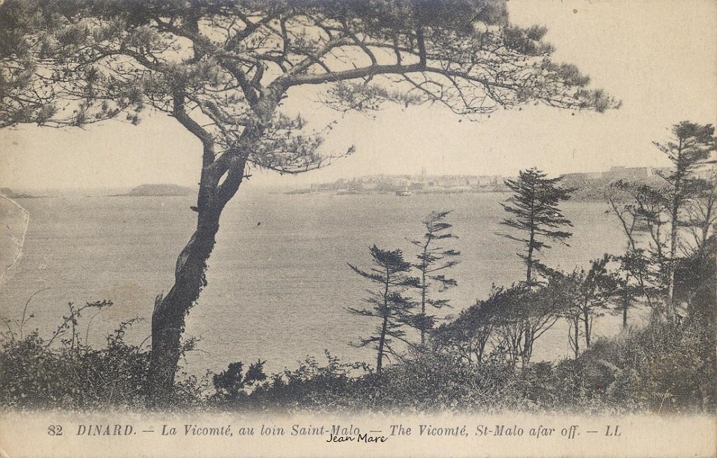 La Vicomté, au loin Saint-Malo.jpg