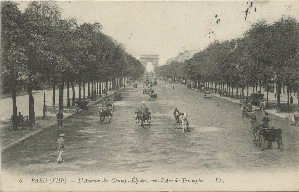 Z - LL 6 - PARIS - L'Avenue des Champs-Elysées, vers l'Arc de Triomphe.jpg