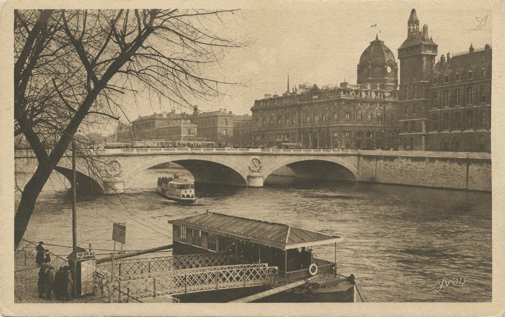 Z - YVON 80 - Le Quai de l'Horloge et le Pont au Change.jpg