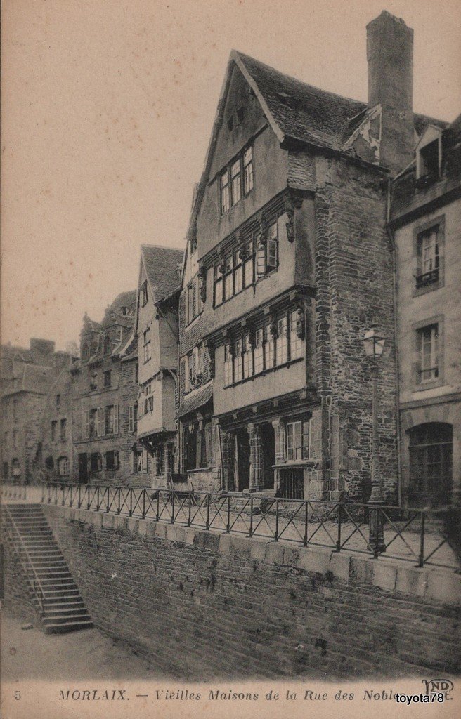 Morlaix-vieilles maisons de la rue des nobles.jpg