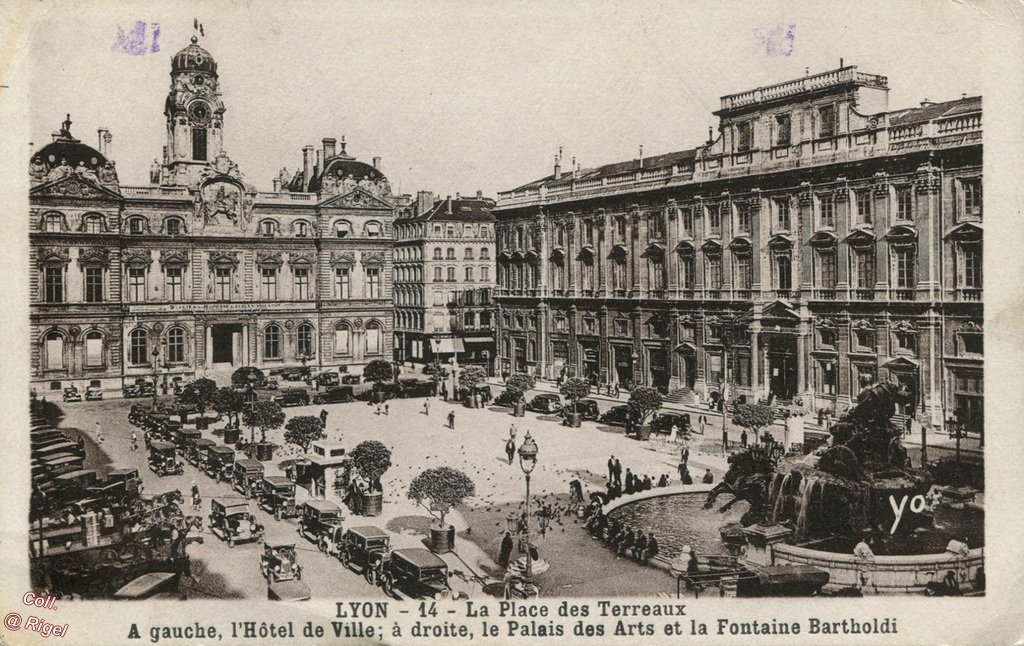69-Lyon-Place-Terreaux.jpg