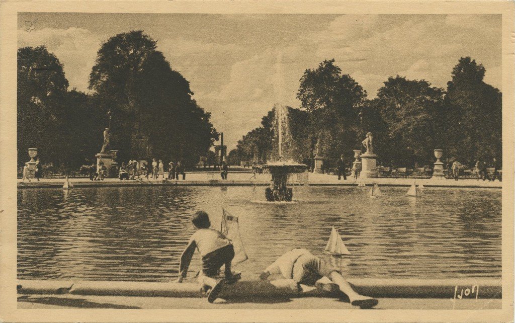 Z - YVON 242 - Paris - Jardin des Tuileries.jpg