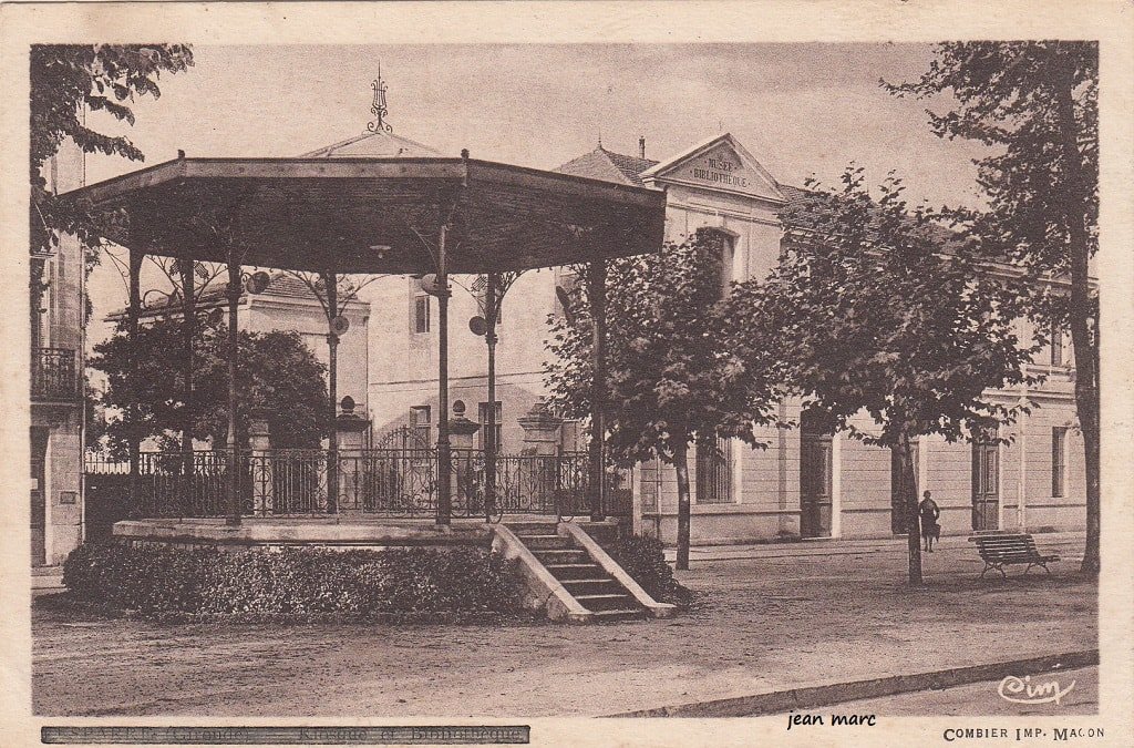 Lesparre - Kiosque et Bibliothèque (1939).jpg