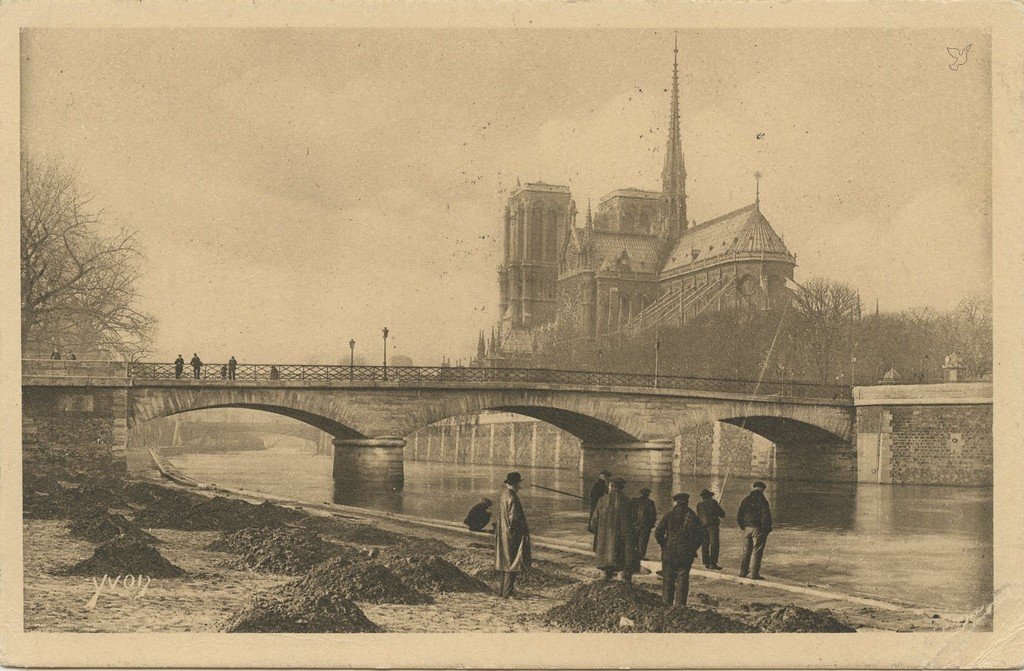 Z - YVON 52 - Paris - ND et le Pont de l'Archeveché.jpg