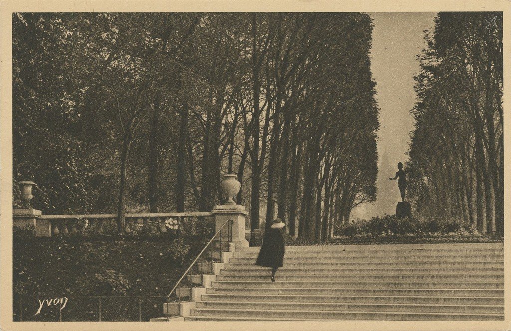 Z - YVON 78 - Paris - Jardin du Luxembourg.jpg