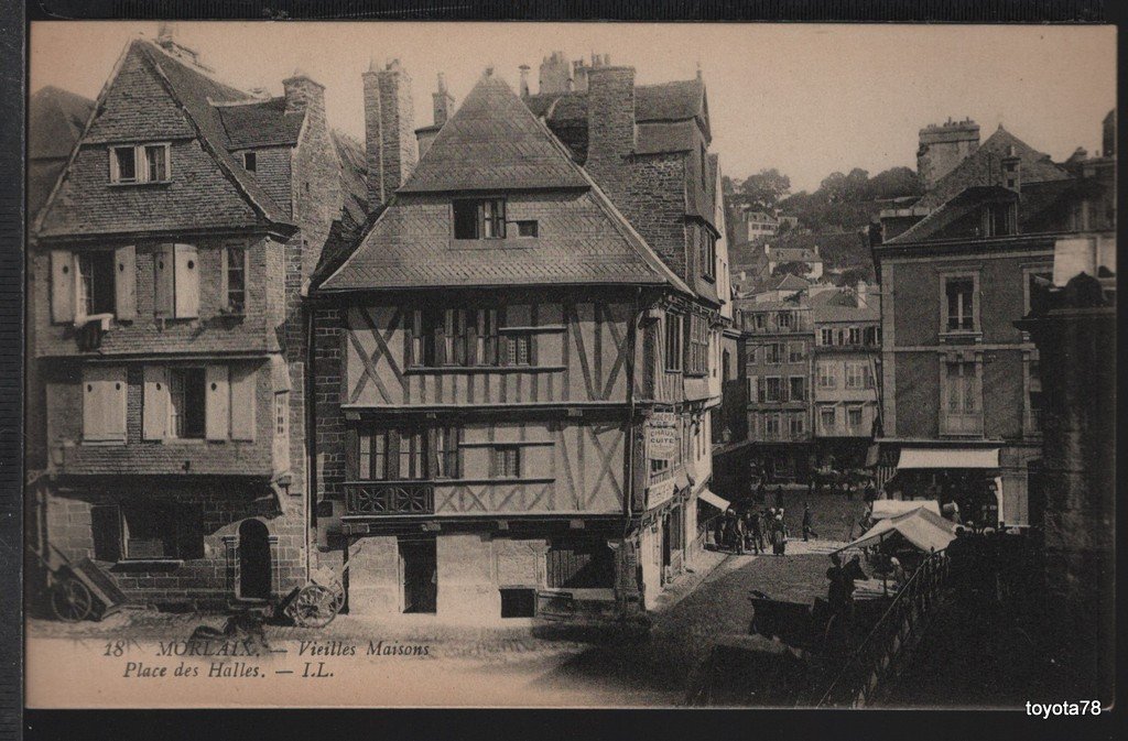 Morlaix-Place des HALLES.jpg