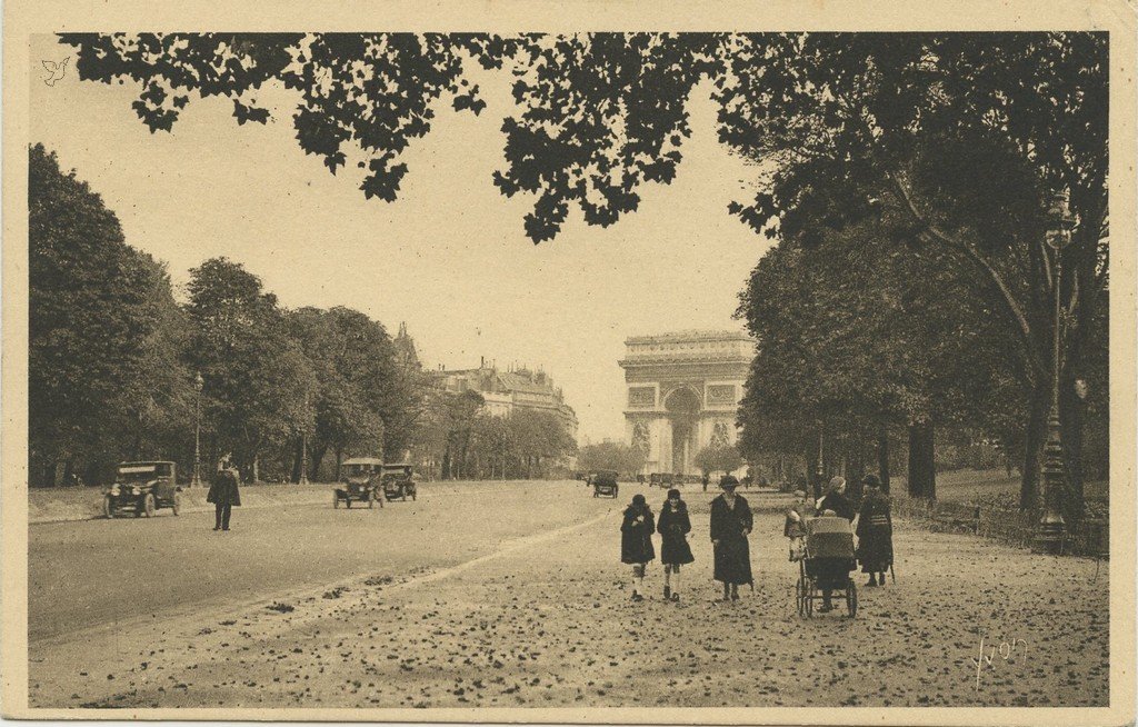 Z - YVON  1 - L'Avenue Foch.jpg