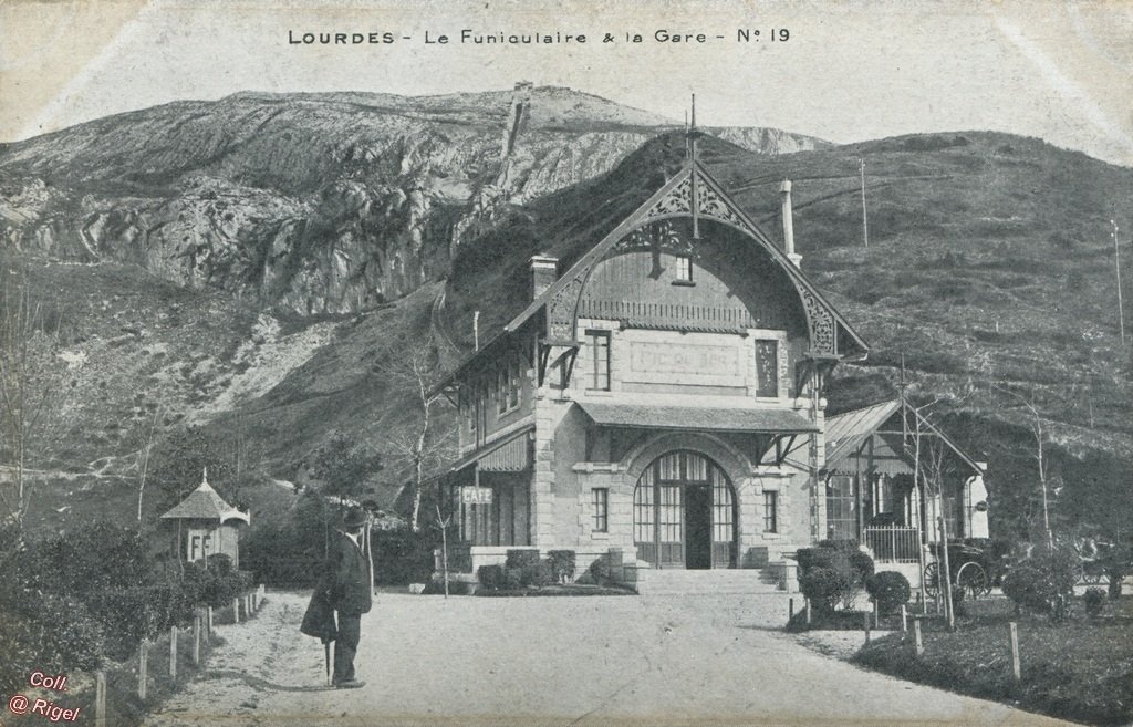 65-Lourdes-Funiculaire-et-la-Gare-19.jpg