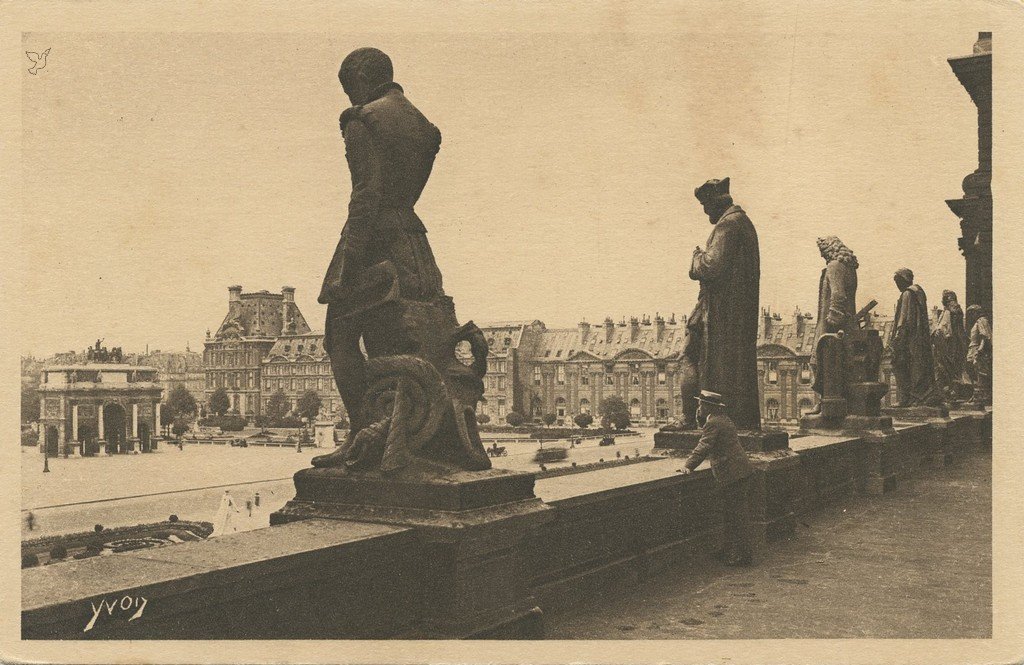 Z - YVON 35 - Paris - Le Louvre Terrasse du Pavillon Mollien.jpg