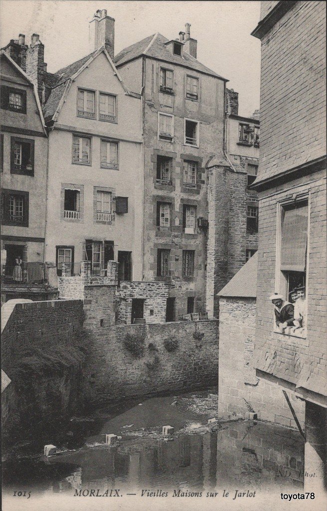 Morlaix-vieilles maisons sur le jarlot.jpg