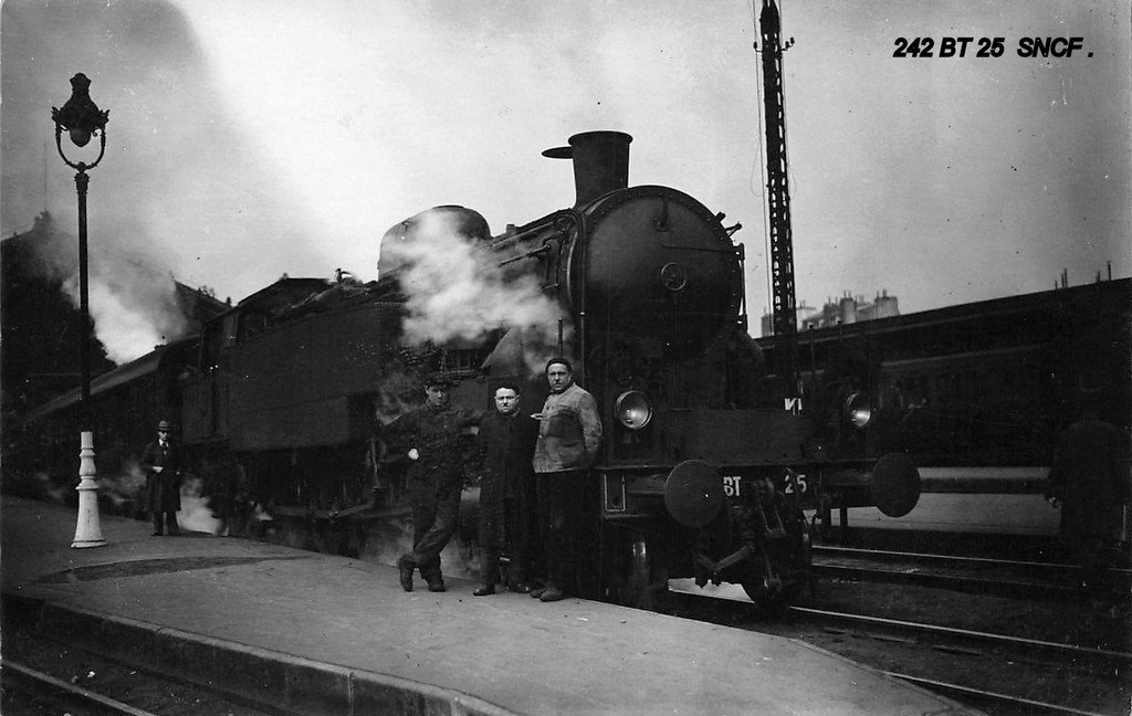 Loco SNCF 242 BT 25 Paris-Lyon.jpg