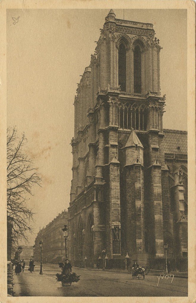 Z - YVON 208 - Paris - Façade de ND de profil.jpg