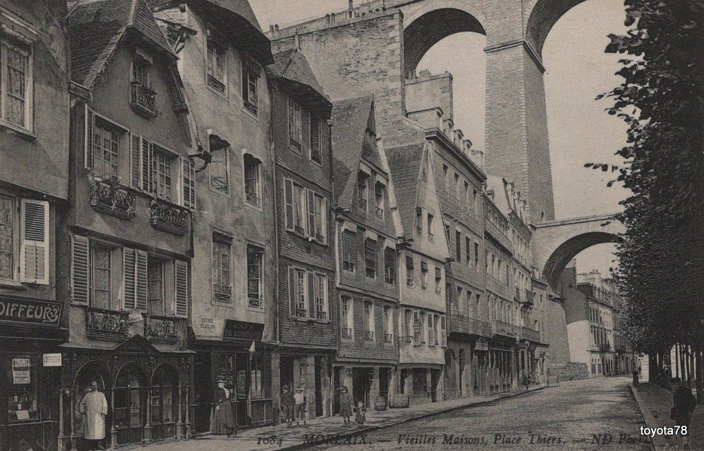 Morlaix-Place Thiers vieilles maisons.jpg